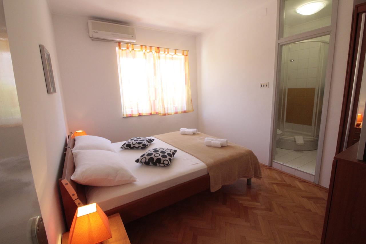Studios & Rooms Fiesta Novalja Εξωτερικό φωτογραφία