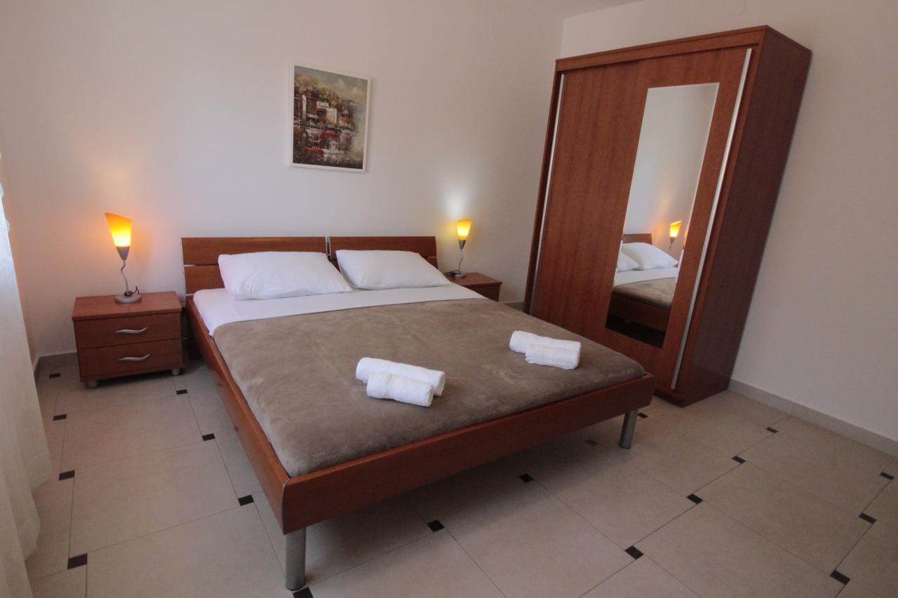 Studios & Rooms Fiesta Novalja Εξωτερικό φωτογραφία