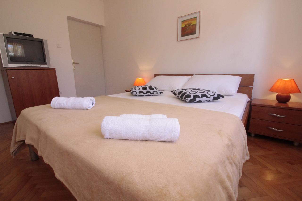 Studios & Rooms Fiesta Novalja Εξωτερικό φωτογραφία