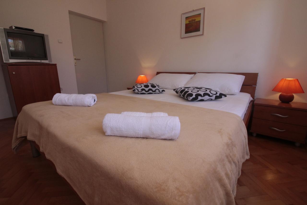 Studios & Rooms Fiesta Novalja Εξωτερικό φωτογραφία