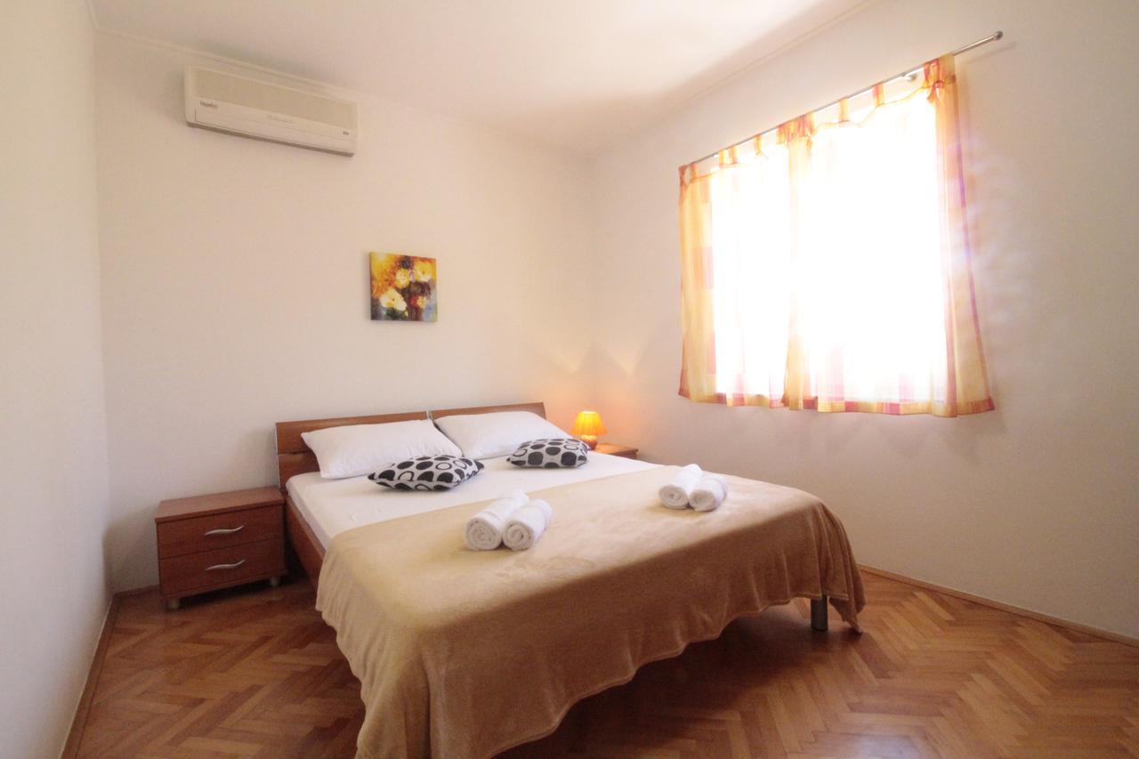 Studios & Rooms Fiesta Novalja Εξωτερικό φωτογραφία