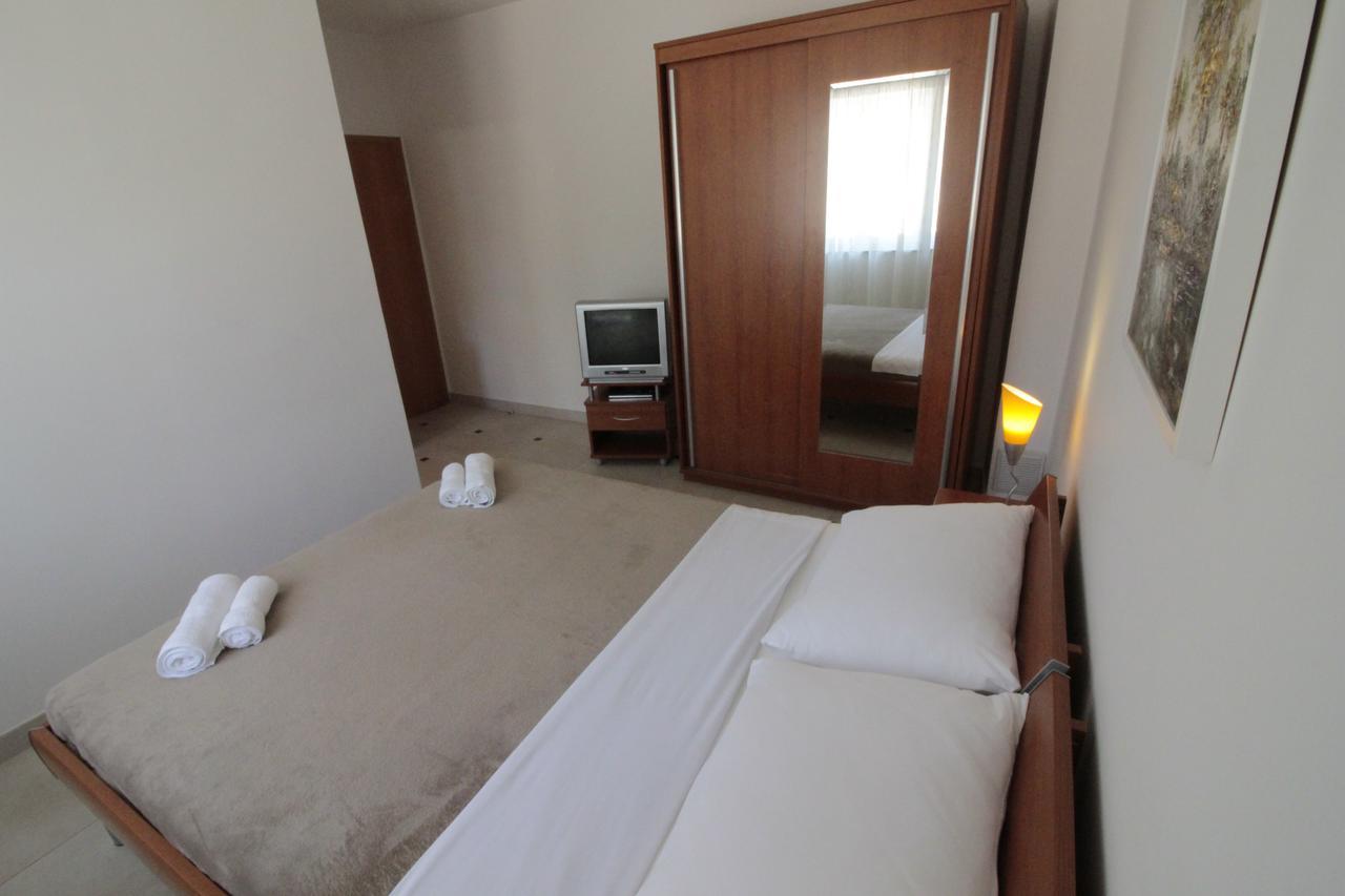 Studios & Rooms Fiesta Novalja Εξωτερικό φωτογραφία