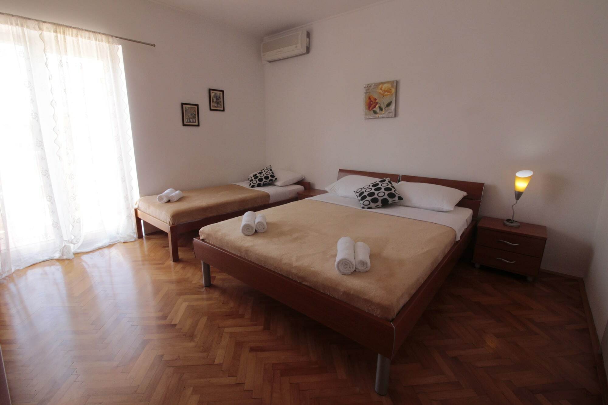 Studios & Rooms Fiesta Novalja Εξωτερικό φωτογραφία